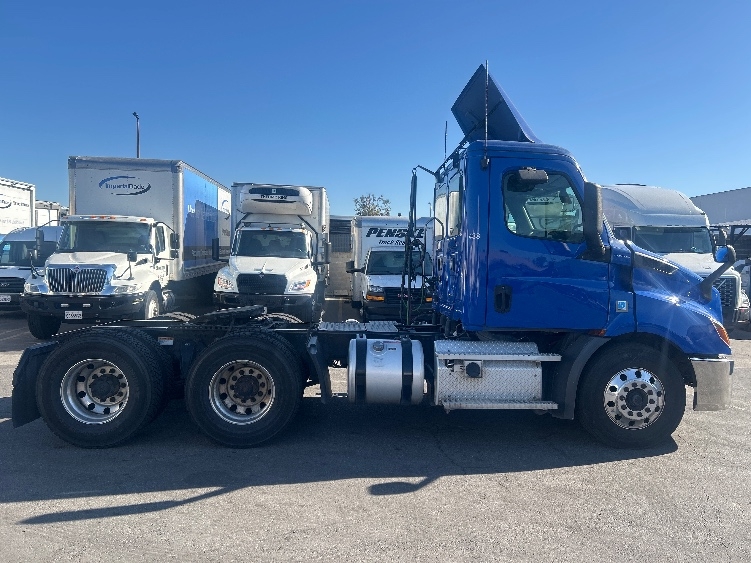 2019 Freightliner Cascadia in Torrance, CA — photo 8