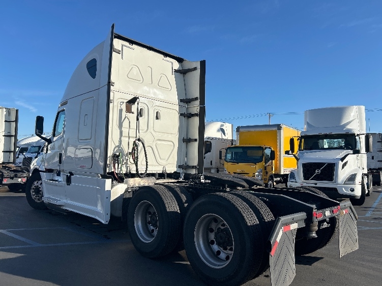 2019 Freightliner Cascadia in Fontana, CA — photo 5