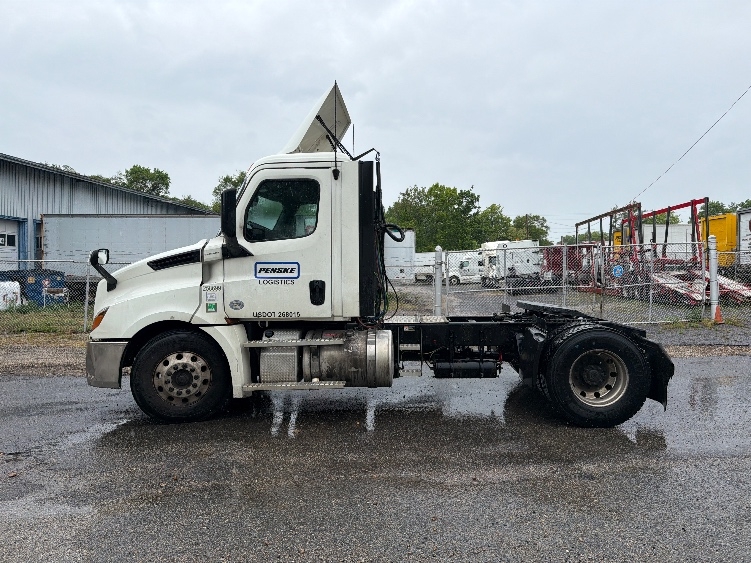 2019 Freightliner Cascadia in Baltimore, MD — photo 4