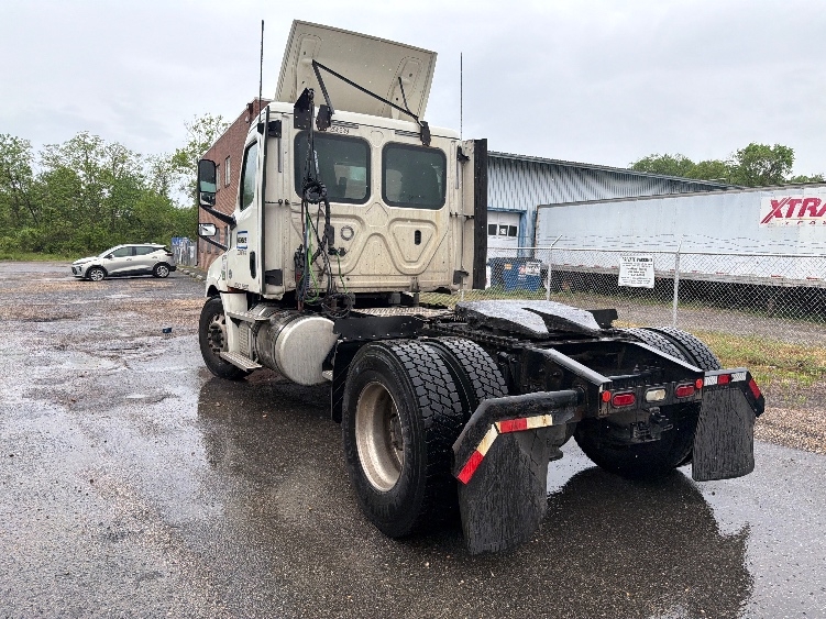 2019 Freightliner Cascadia in Baltimore, MD — photo 5