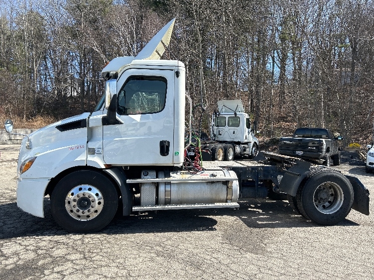 2019 Freightliner Cascadia in Auburn, MA — photo 4