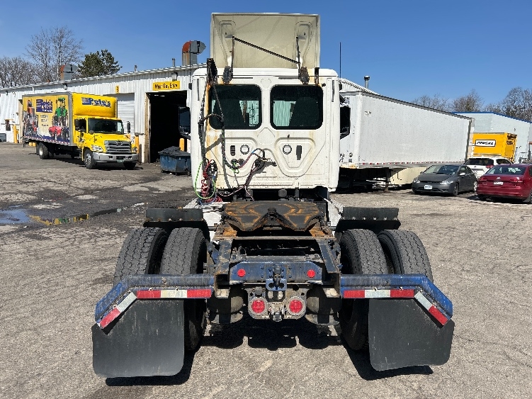 2019 Freightliner Cascadia in Auburn, MA — photo 6