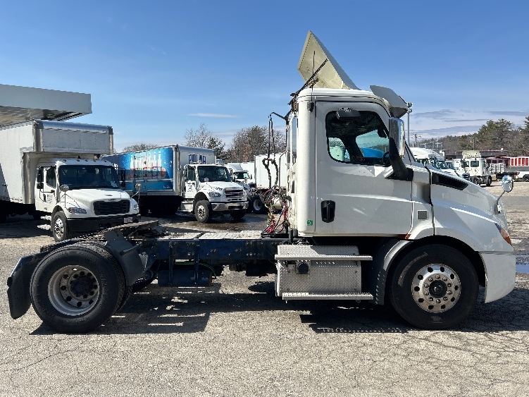 2019 Freightliner Cascadia in Auburn, MA — photo 8