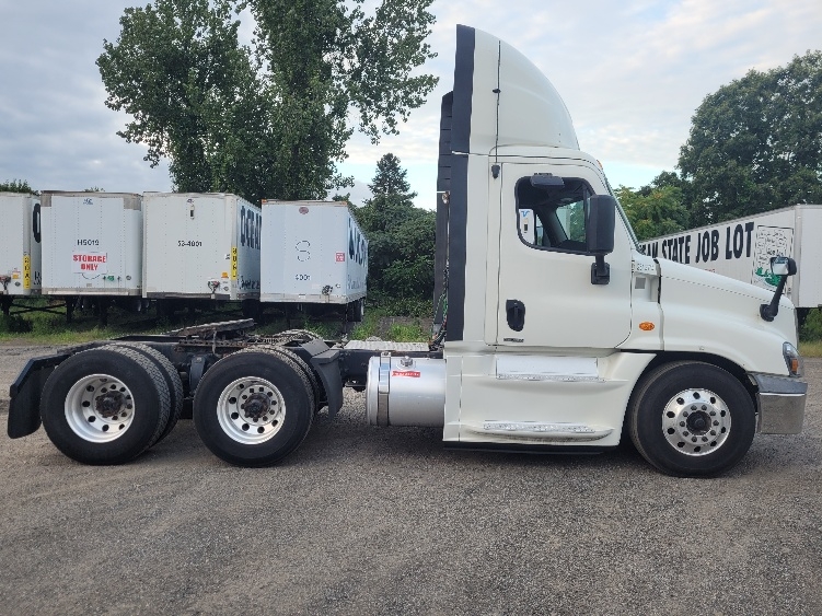2019 Freightliner Cascadia in Fitchburg, MA — photo 8