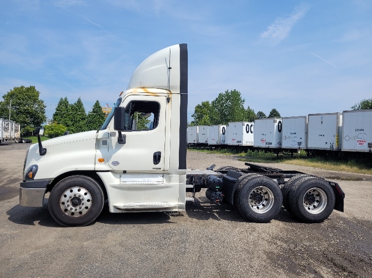 2019 Freightliner Cascadia in Fitchburg, MA — photo 4