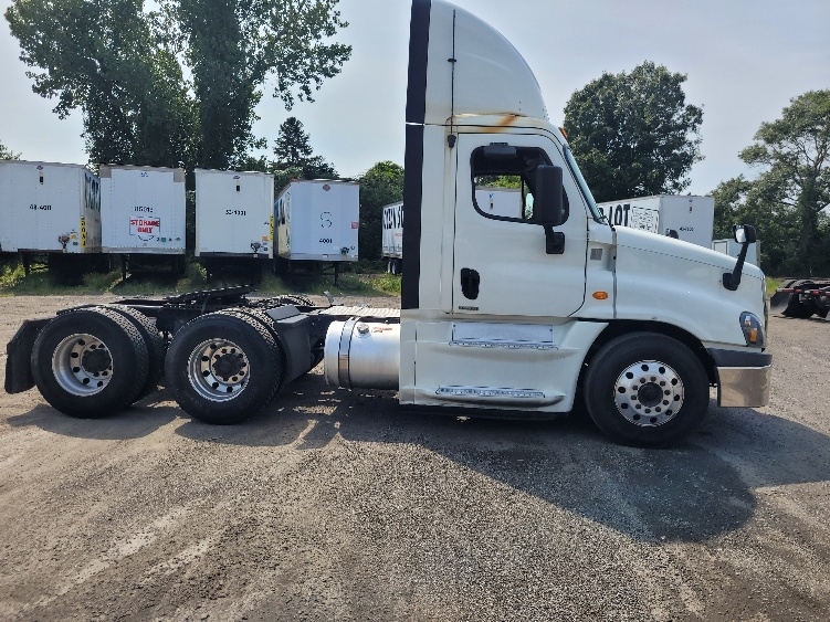 2019 Freightliner Cascadia in Fitchburg, MA — photo 8