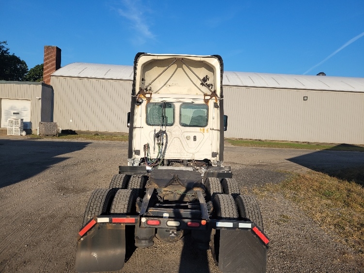 2019 Freightliner Cascadia in Fitchburg, MA — photo 6
