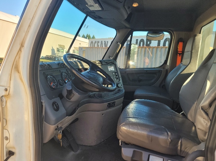 2019 Freightliner Cascadia in Fitchburg, MA — photo 9