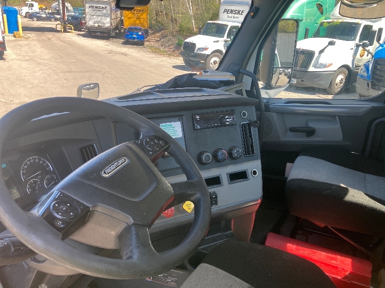 2019 Freightliner Cascadia in Auburn, MA — photo 10