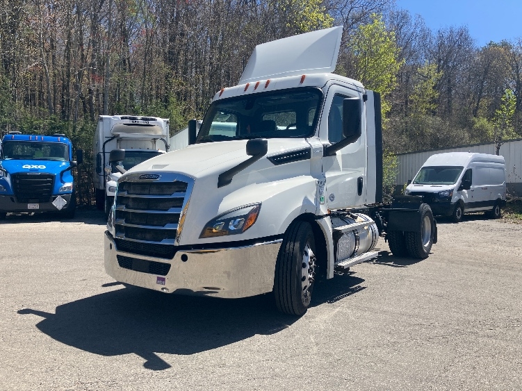 2019 Freightliner Cascadia in Auburn, MA — photo 3