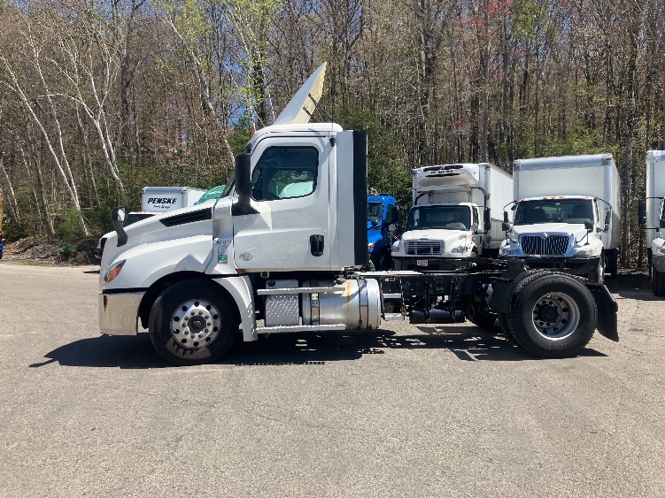 2019 Freightliner Cascadia in Auburn, MA — photo 4