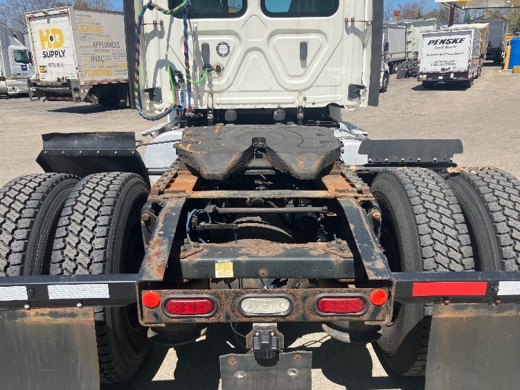 2019 Freightliner Cascadia in Auburn, MA — photo 6