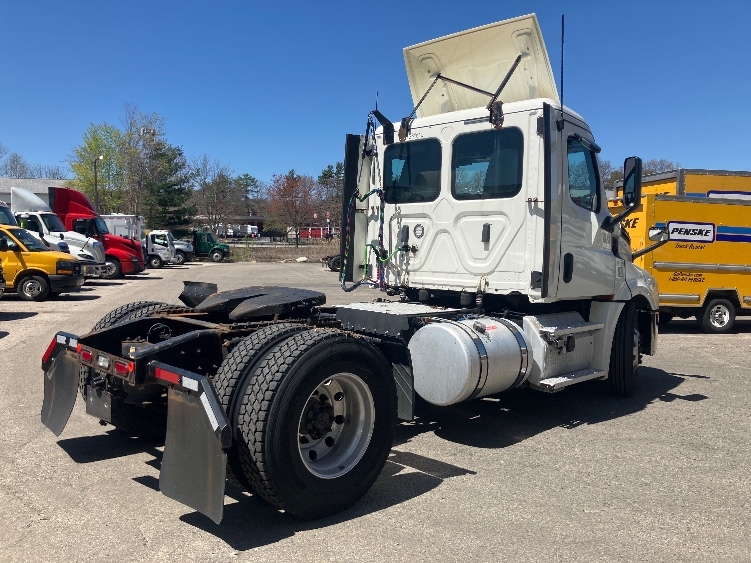 2019 Freightliner Cascadia in Auburn, MA — photo 7