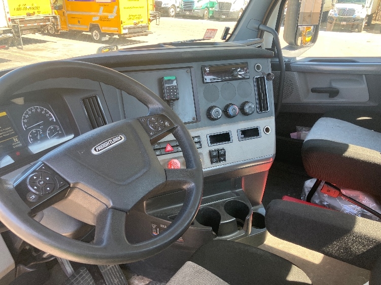 2019 Freightliner Cascadia in Auburn, MA — photo 10