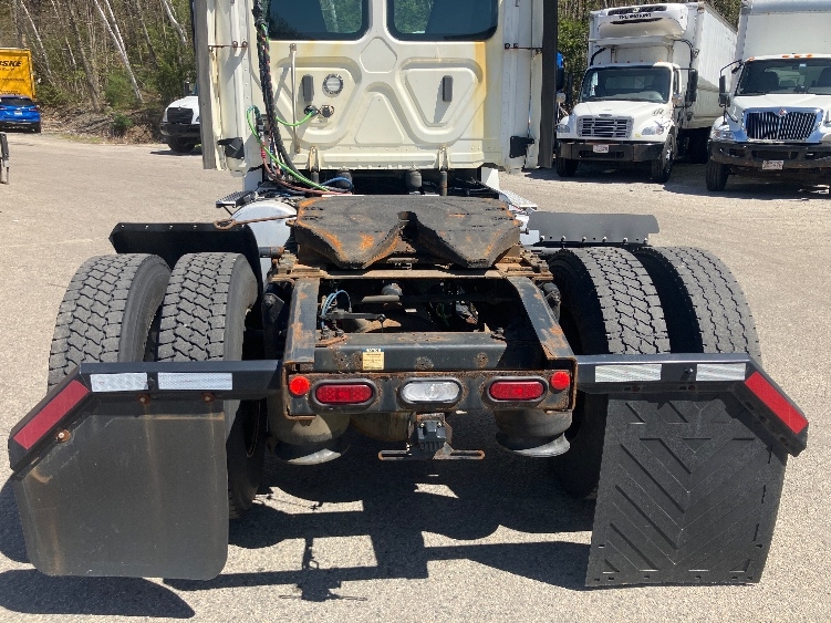 2019 Freightliner Cascadia in Auburn, MA — photo 6