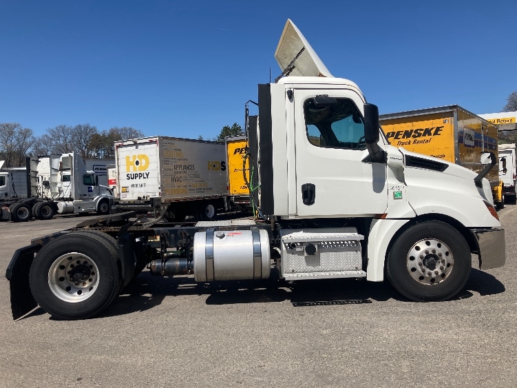 2019 Freightliner Cascadia in Auburn, MA — photo 8
