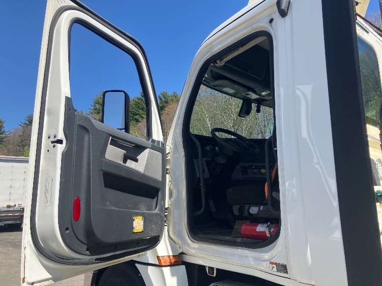 2019 Freightliner Cascadia in Auburn, MA — photo 9