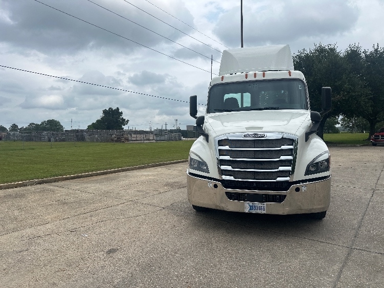2019 Freightliner Cascadia in Hammond, LA — photo 2