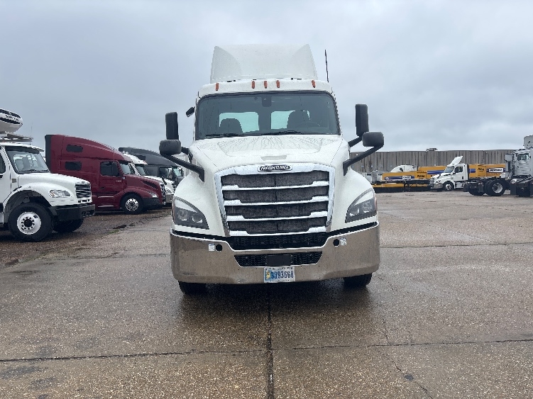 2019 Freightliner Cascadia in Hammond, LA — photo 2