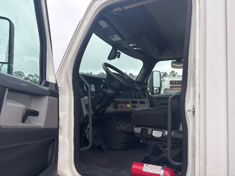 2019 Freightliner Cascadia in Hammond, LA — photo 9