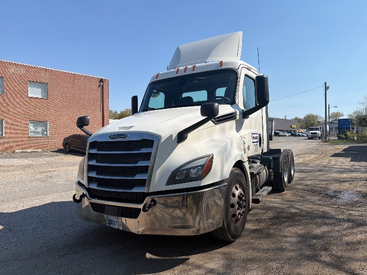 2019 Freightliner Cascadia in Baltimore, MD — photo 3