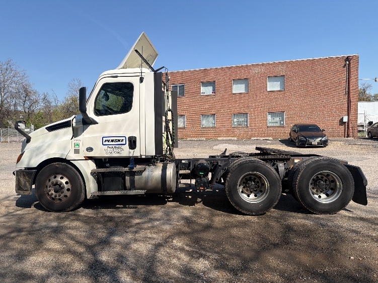 2019 Freightliner Cascadia in Baltimore, MD — photo 4