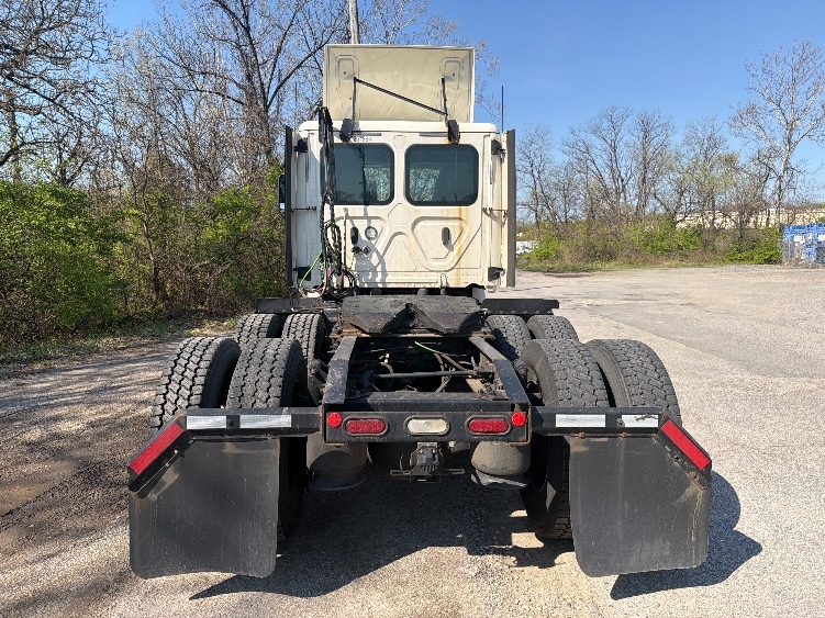 2019 Freightliner Cascadia in Baltimore, MD — photo 6