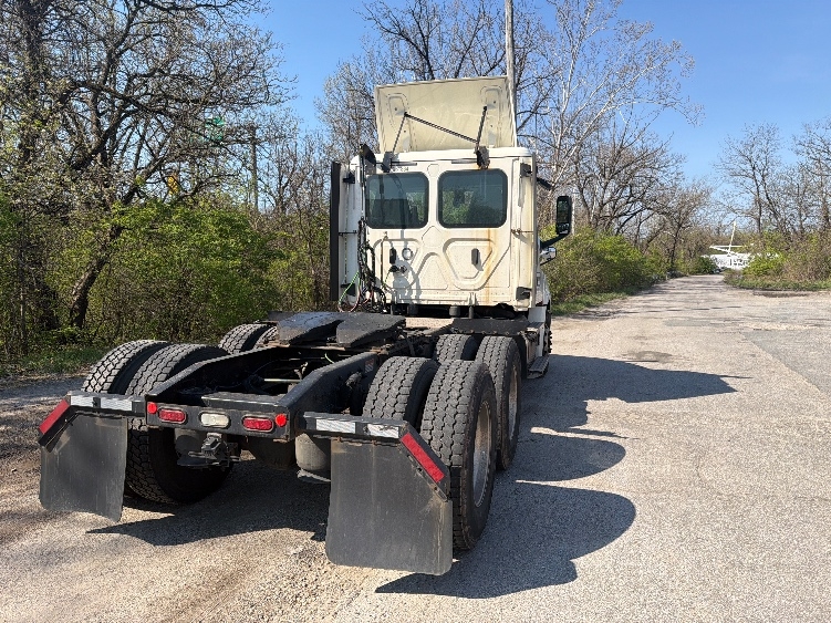 2019 Freightliner Cascadia in Baltimore, MD — photo 7