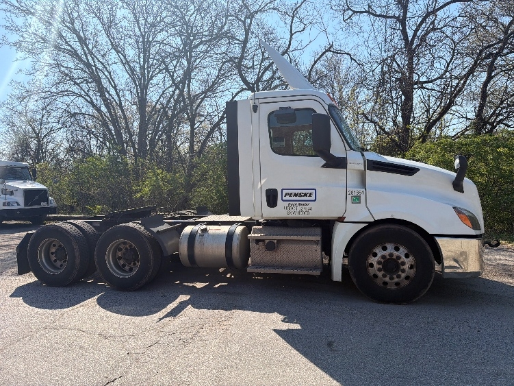 2019 Freightliner Cascadia in Baltimore, MD — photo 8