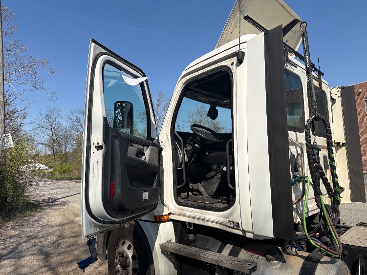 2019 Freightliner Cascadia in Baltimore, MD — photo 9