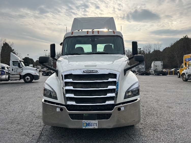 2019 Freightliner Cascadia in Atlanta (Conyers), GA — photo 2