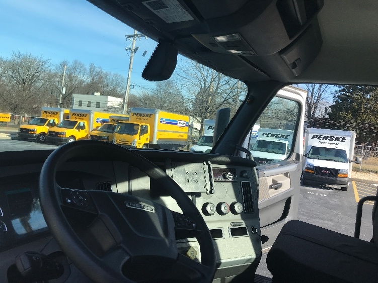 2019 Freightliner Cascadia in Bensalem, PA — photo 10