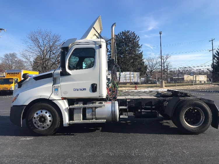 2019 Freightliner Cascadia in Bensalem, PA — photo 4