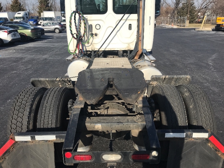 2019 Freightliner Cascadia in Bensalem, PA — photo 6