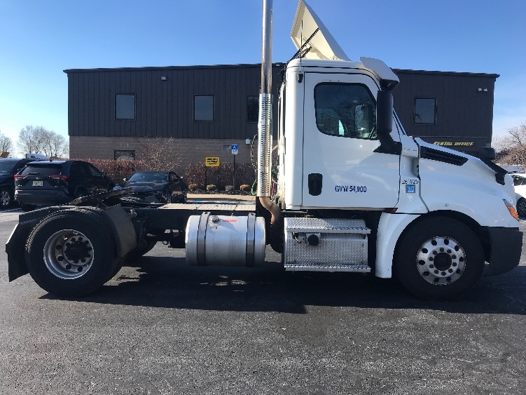 2019 Freightliner Cascadia in Bensalem, PA — photo 8