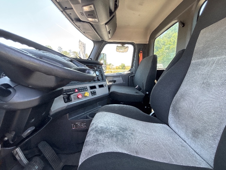 2019 Freightliner Cascadia in Conover, NC — photo 10