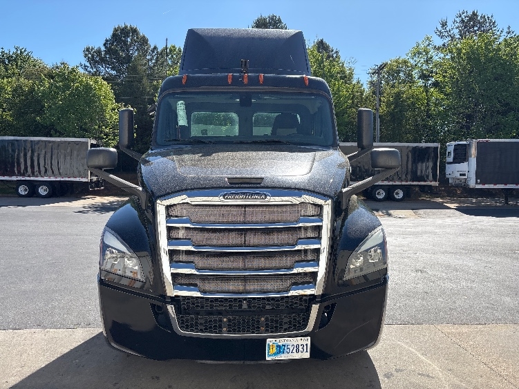 2019 Freightliner Cascadia in Concord, NC — photo 2