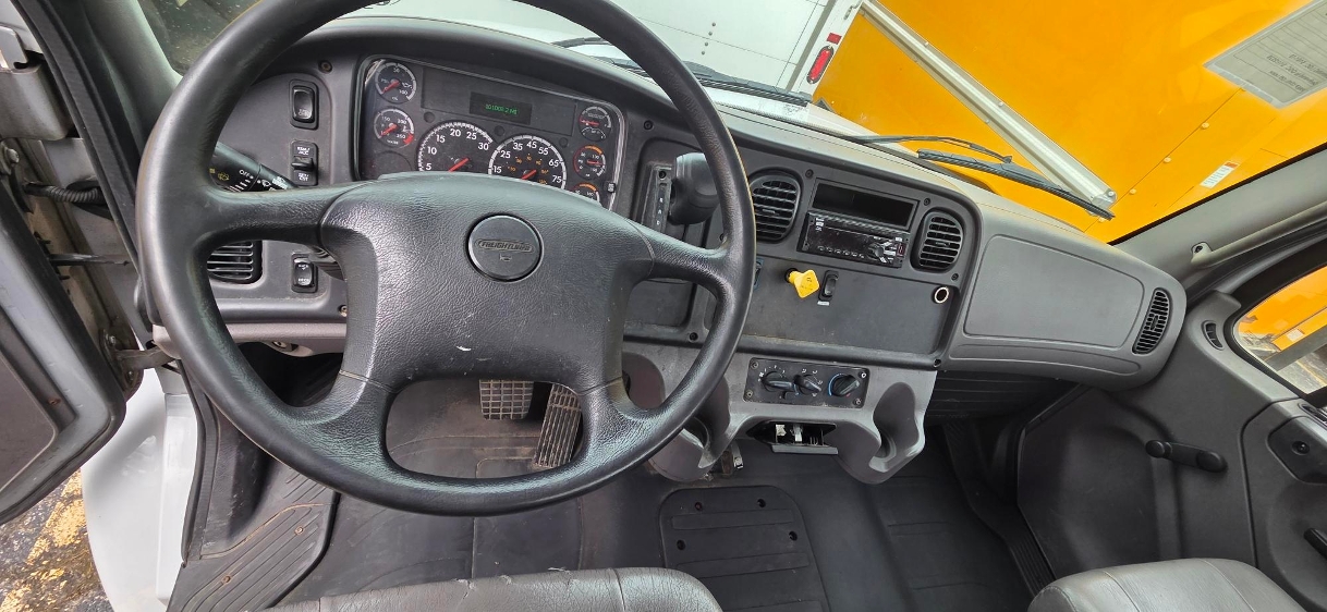 2019 Freightliner M2 106 in Middlefield, OH — photo 7