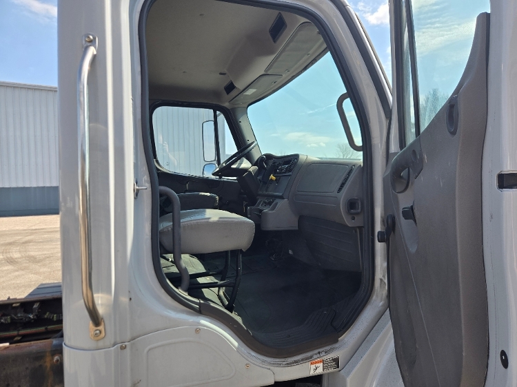 2019 Freightliner M2 106 in Middlefield, OH — photo 9