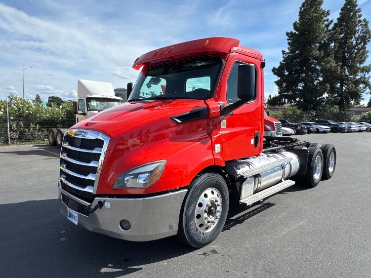 2019 Freightliner Cascadia in West Sacramento, CA — photo 3