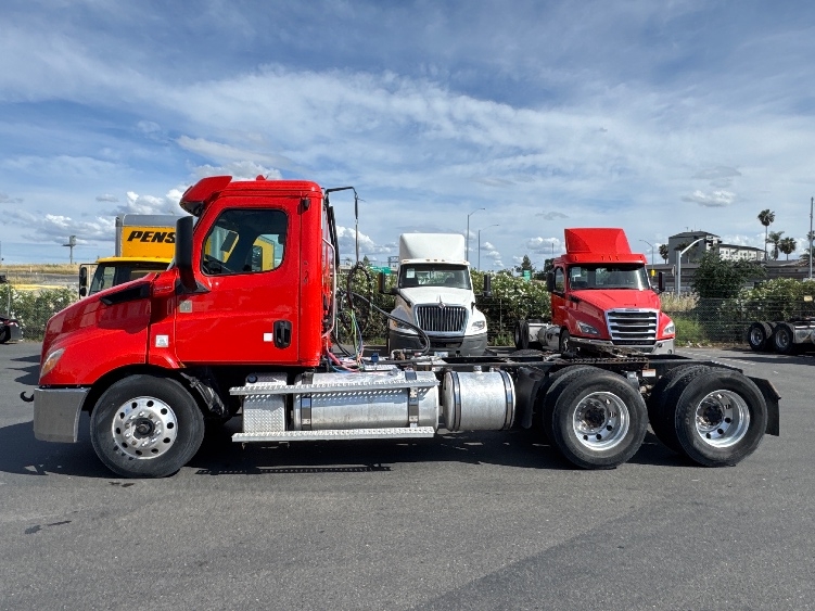 2019 Freightliner Cascadia in West Sacramento, CA — photo 4