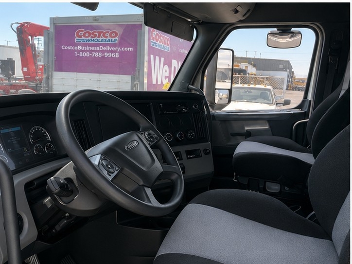 2019 Freightliner Cascadia in Torrance, CA — photo 10