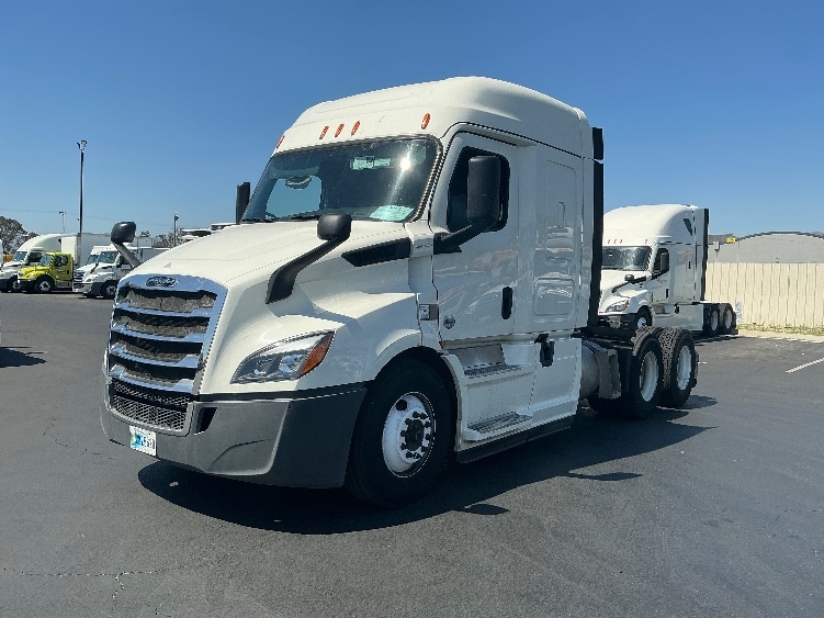 2019 Freightliner Cascadia in Torrance, CA — photo 3