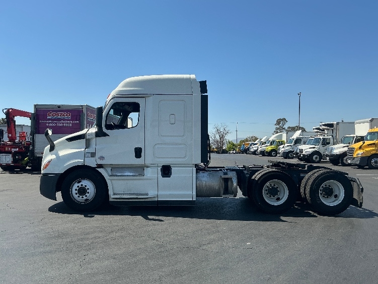 2019 Freightliner Cascadia in Torrance, CA — photo 4