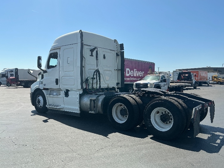 2019 Freightliner Cascadia in Torrance, CA — photo 5