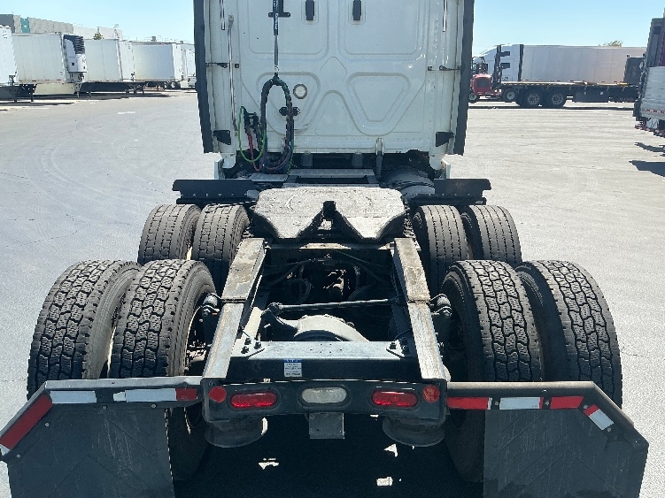 2019 Freightliner Cascadia in Torrance, CA — photo 6