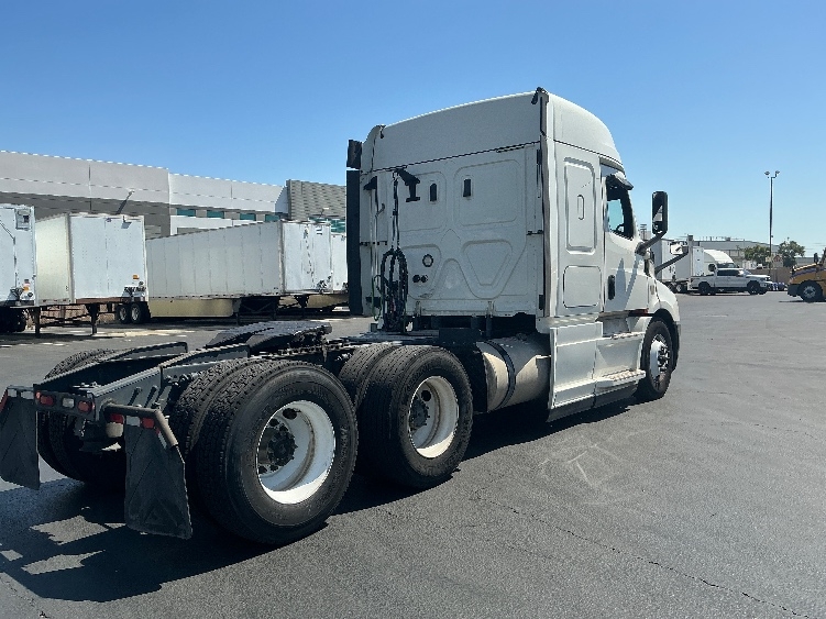 2019 Freightliner Cascadia in Torrance, CA — photo 7