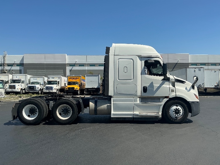 2019 Freightliner Cascadia in Torrance, CA — photo 8