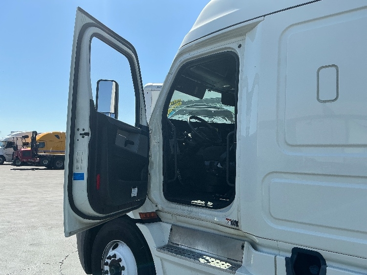 2019 Freightliner Cascadia in Torrance, CA — photo 9