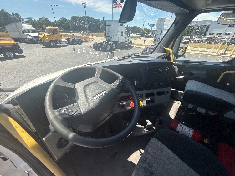 2020 Freightliner Cascadia in Atlanta (Conyers), GA — photo 10